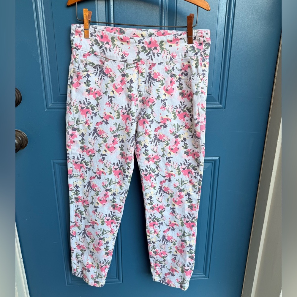 JAG jeans. Pull on jeans. Floral. Five pockets. Size 6.